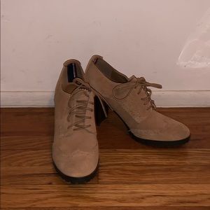 Tan Tommy Hilfiger Suede Oxford Pumps.
